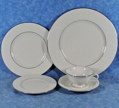 American Manor Shenango Chantilly 5 Pc. Place Setting- Floral & Scrolls, Minty!
